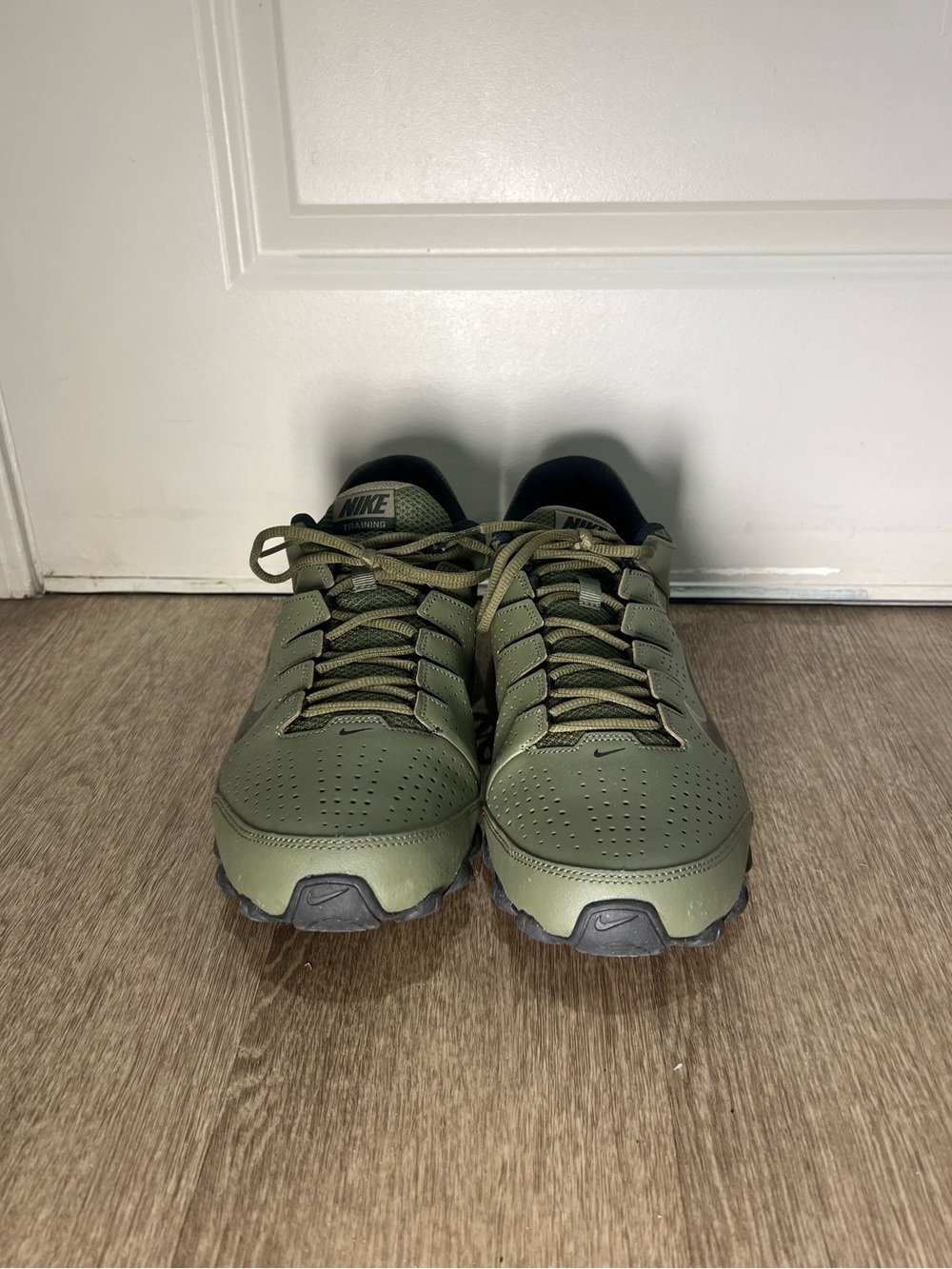 Nike Reax 8 TR Medium Olive Black Men’s Size 13 - Picture 2 of 9